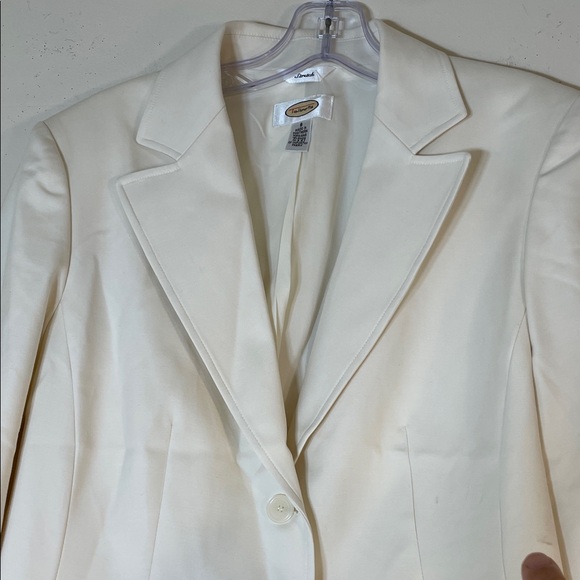 NWOT. Talbots 8 Cream Blazer Structured Professional Jacket. - Picture 3 of 10